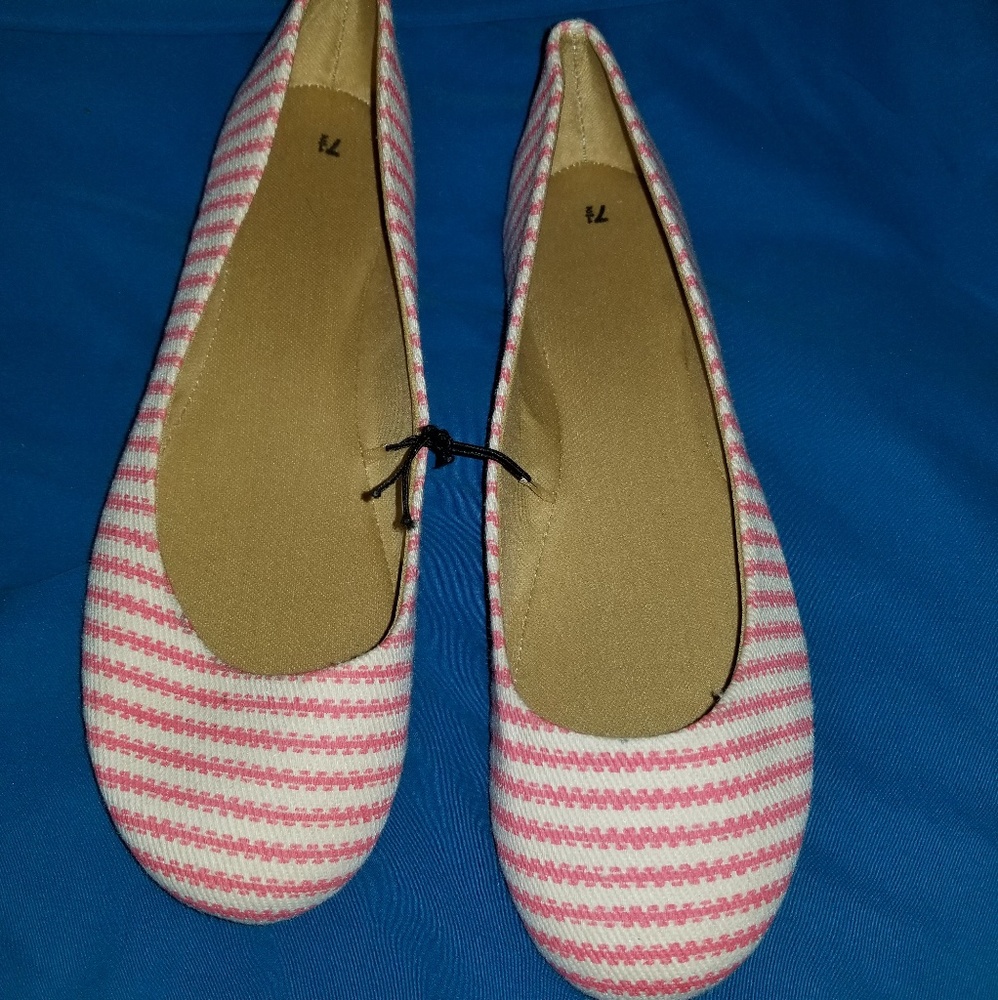 Striped flat shoes